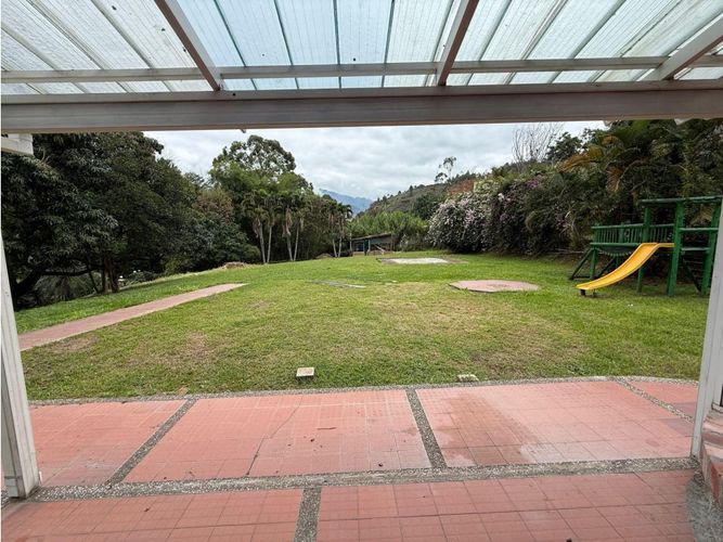 Casa de 10 alcobas en venta en Vía Las Palmas, Medellín, 500 m² · foto 8 de 24