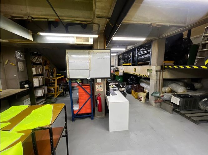 Bodega en venta en Cristo Rey, Medellín, 322 m² · foto 9 de 11