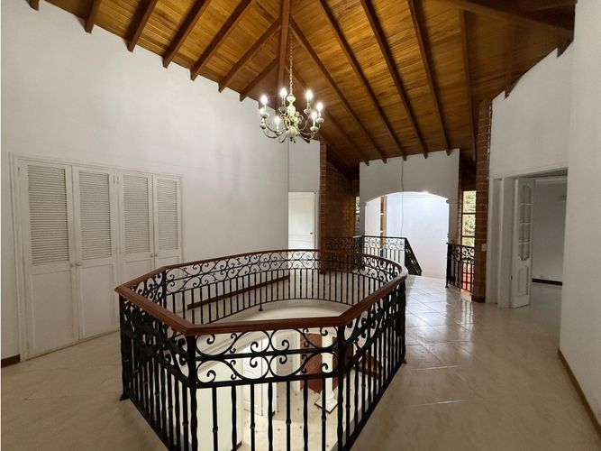 Casa de 10 alcobas en venta en Vía Las Palmas, Medellín, 500 m² · foto 16 de 24