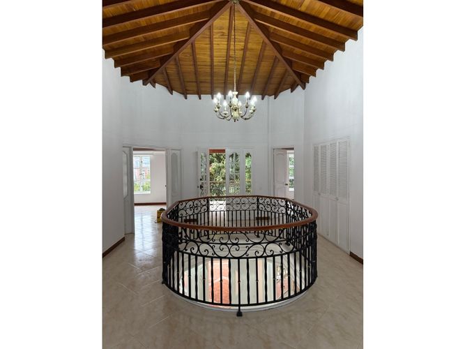 Casa de 10 alcobas en venta en Vía Las Palmas, Medellín, 500 m² · foto 17 de 24