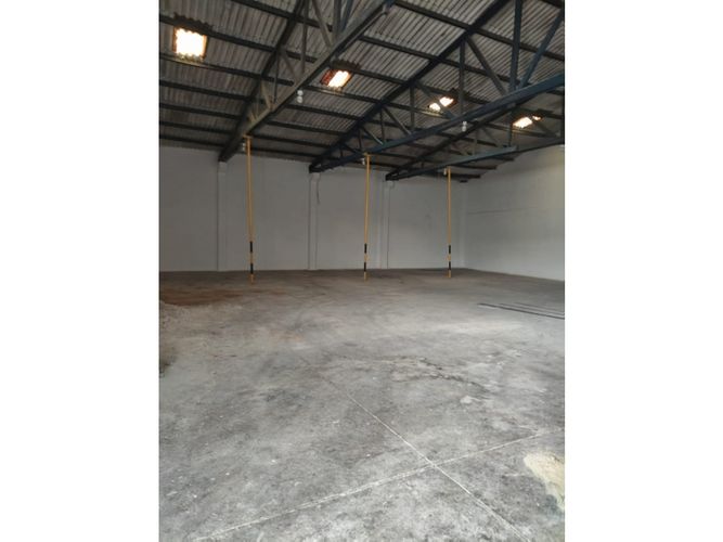 Bodega en arriendo en La Concepcion, Barranquilla, 400 m² · foto 2 de 5
