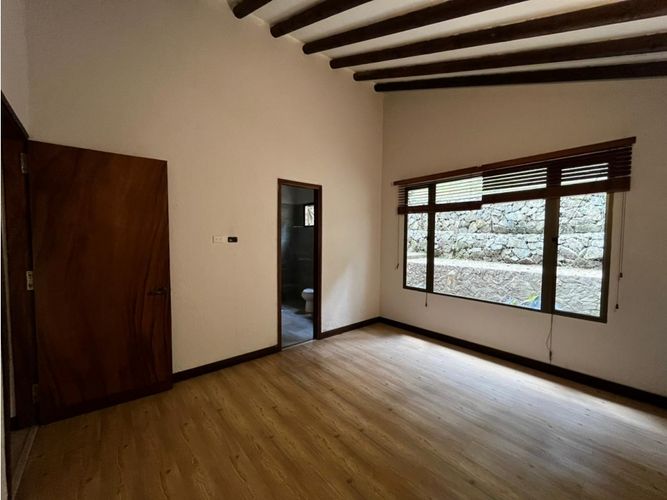 Casa de 5 alcobas en venta en Zona Centro, Medellín, 220 m² · foto 3 de 14