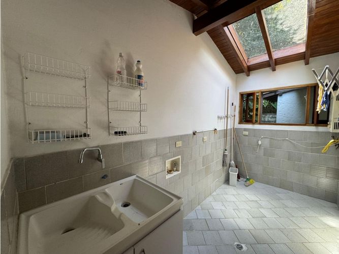Casa de 3 alcobas en venta en El Trianon, Envigado, 480 m² · foto 3 de 5
