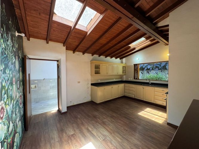Casa de 3 alcobas en venta en El Trianon, Envigado, 480 m² · foto 4 de 5
