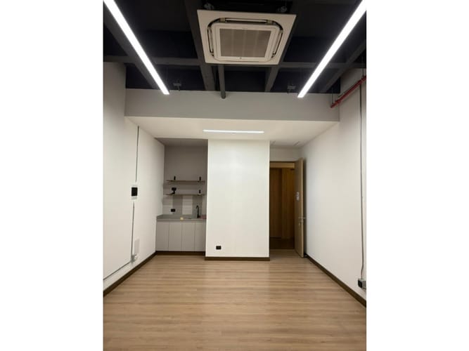 Oficina en arriendo en El Diamante No. 2, Medellín, 33 m² · foto 2 de 4