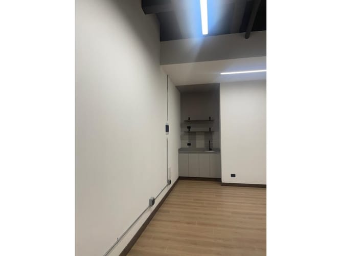 Oficina en arriendo en El Diamante No. 2, Medellín, 33 m² · foto 3 de 4