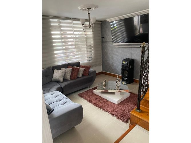 Casa de 3 alcobas en venta en Diego Echavarría, Medellín, 140 m² · foto 2 de 11