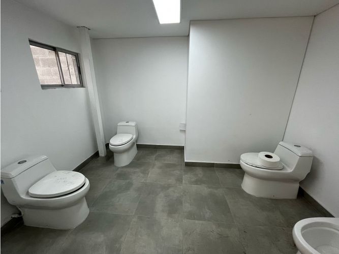 Local en arriendo en Colombia, Medellín, 3395 m² · foto 4 de 10