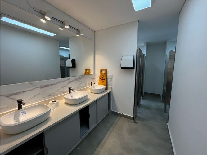 Local en arriendo en Colombia, Medellín, 3395 m² · foto 7 de 10