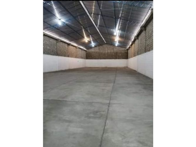 Bodega en arriendo en El Centro, Cartagena, 900 m² · foto 2 de 3