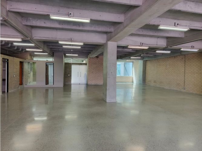 Oficina en arriendo en La Aguacatala, Medellín, 350 m² · foto 5 de 5