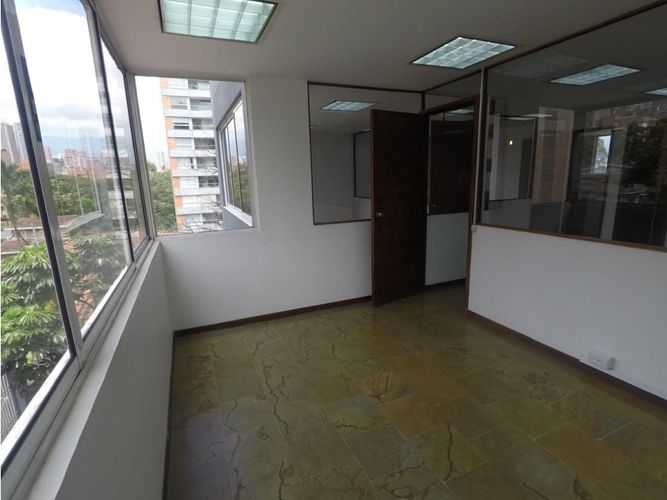 Oficina en arriendo en Las Lomas, Medellín, 65 m² · foto 4 de 8