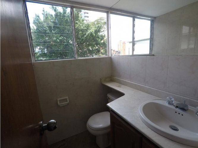 Oficina en arriendo en Las Lomas, Medellín, 65 m² · foto 5 de 8