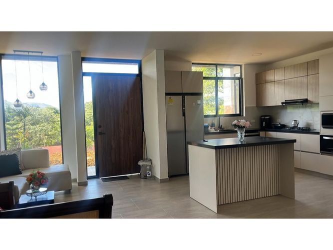 Casa de 4 alcobas en venta en Monta�Ita, Medellín, 320 m² · foto 2 de 5
