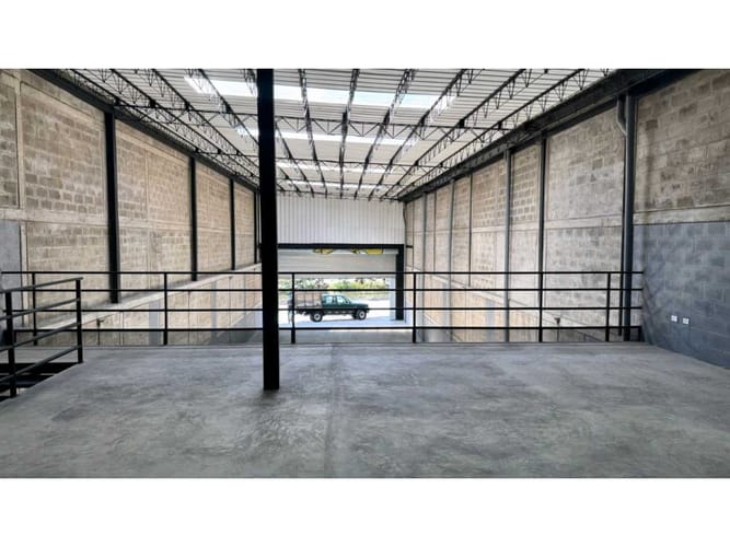 Bodega en arriendo en Simon Bolivar, Medellín, 400 m² · foto 3 de 6