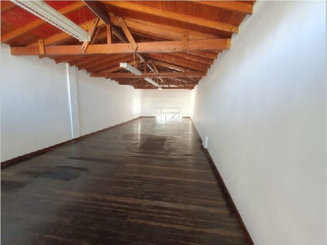 Bodega en arriendo en Belén, Medellín, 218 m² · foto 2 de 10