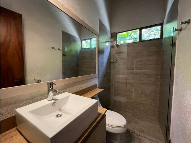 Casa de 5 alcobas en arriendo en Zona Centro, Medellín, 220 m² · foto 9 de 14