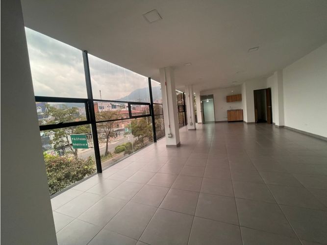 Edificio en arriendo en Cristo Rey, Medellín, 270 m² · foto 9 de 10