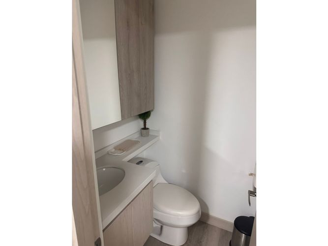 Oficina en arriendo en El Tesoro, Medellín, 32 m² · foto 2 de 8