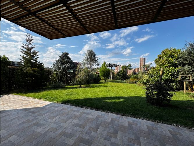 Casa de 5 alcobas en venta en Chipre, Rionegro, 280 m² · foto 3 de 15