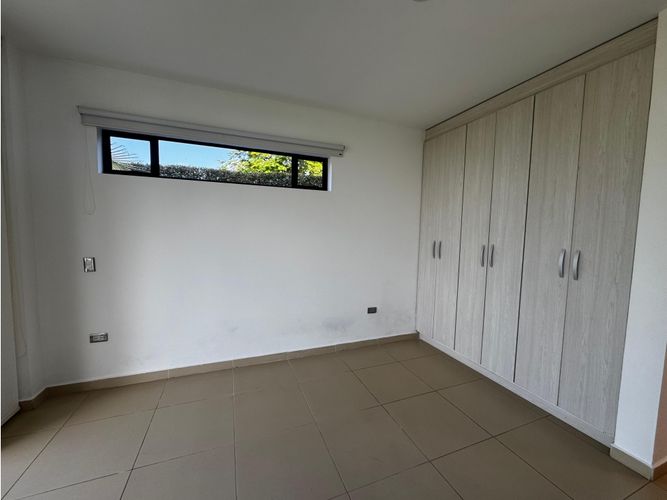 Casa de 5 alcobas en venta en Chipre, Rionegro, 280 m² · foto 4 de 15