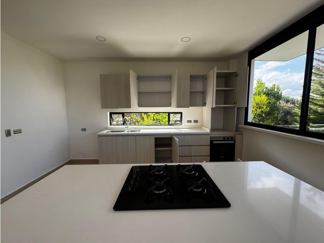 Casa de 5 alcobas en venta en Chipre, Rionegro, 280 m² · foto 5 de 15