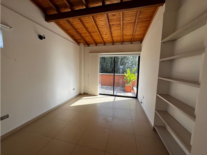 Casa de 5 alcobas en venta en Chipre, Rionegro, 280 m² · foto 8 de 15