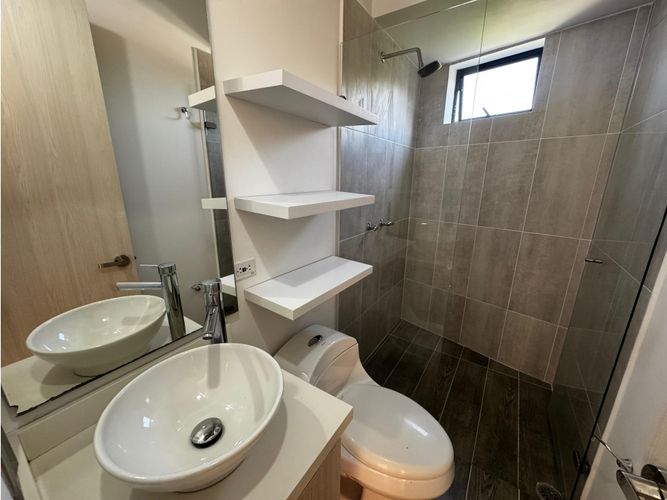 Casa de 5 alcobas en venta en Chipre, Rionegro, 280 m² · foto 9 de 15