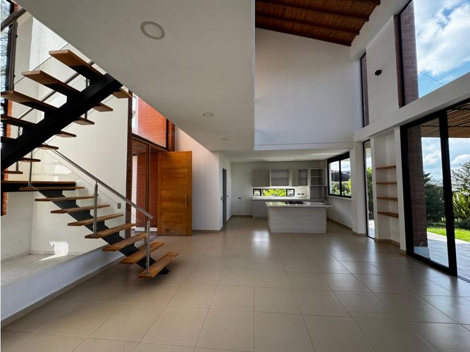 Casa de 5 alcobas en venta en Chipre, Rionegro, 280 m² · foto 11 de 15