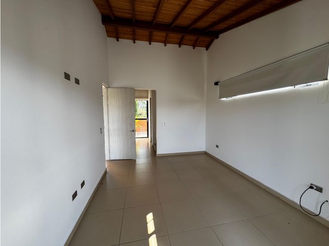 Casa de 5 alcobas en venta en Chipre, Rionegro, 280 m² · foto 12 de 15