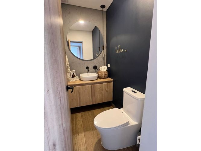 Casa de 4 alcobas en venta en Altos Del Escobero, Medellín, 245 m² · foto 2 de 17