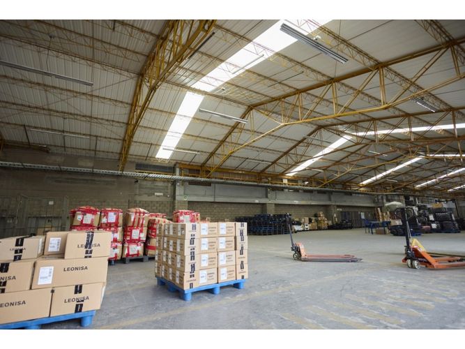 Bodega en arriendo en Cristo Rey, Medellín, 3400 m² · foto 3 de 5