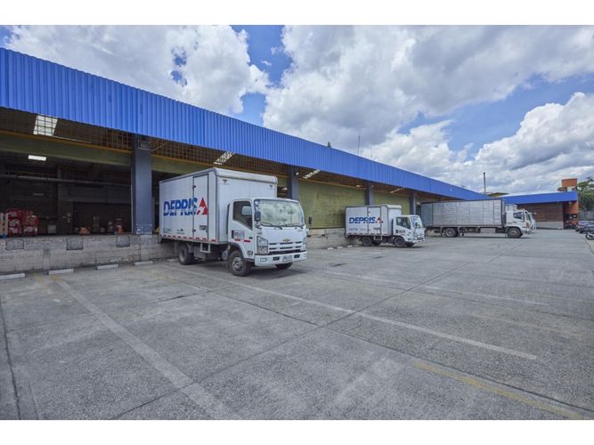 Bodega en arriendo en Cristo Rey, Medellín, 3400 m² · foto 5 de 5