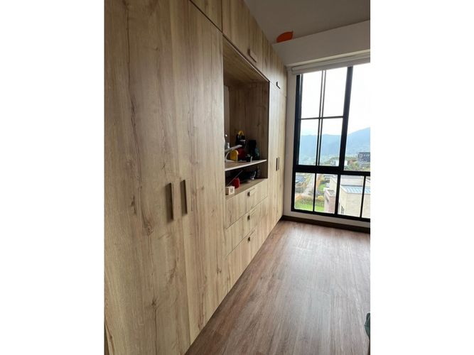 Casa de 4 alcobas en venta en Altos Del Escobero, Medellín, 245 m² · foto 5 de 17