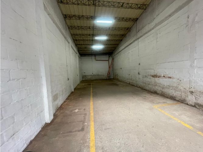 Bodega en arriendo en La Pilarica, Medellín, 110 m² · foto 3 de 8