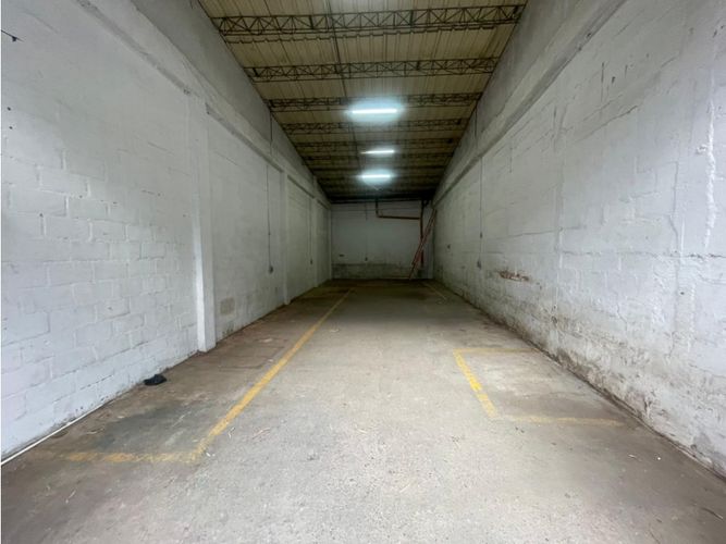 Bodega en arriendo en La Pilarica, Medellín, 110 m² · foto 4 de 8