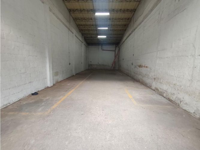 Bodega en arriendo en La Pilarica, Medellín, 110 m² · foto 7 de 8