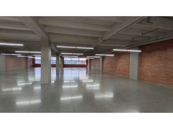 Oficina en arriendo en Shellmar, Medellín, 470 m² · foto 2 de 5