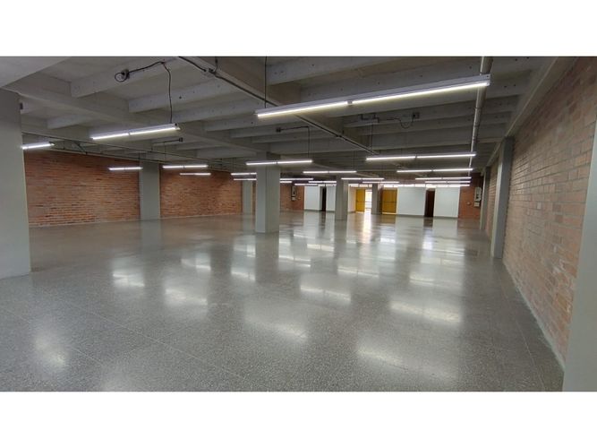 Oficina en arriendo en Shellmar, Medellín, 470 m² · foto 3 de 5