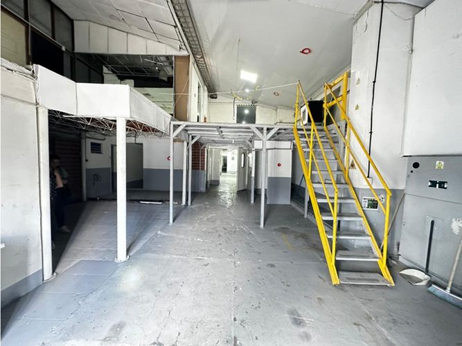 Bodega en arriendo en Cerro Nutibara, Medellín, 1581 m² · foto 4 de 13