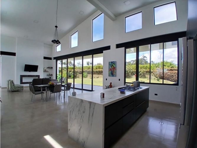 Casa de 3 alcobas en venta en Llano Grande, Rionegro, 523 m² · foto 2 de 13