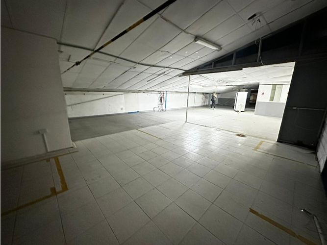 Bodega en arriendo en Cerro Nutibara, Medellín, 1581 m² · foto 9 de 13