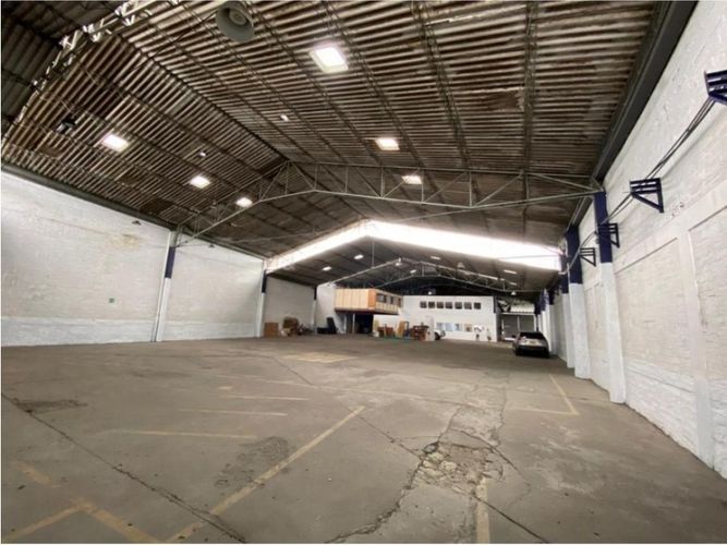 Bodega en venta en Cristo Rey, Medellín, 1500 m² · foto 3 de 3