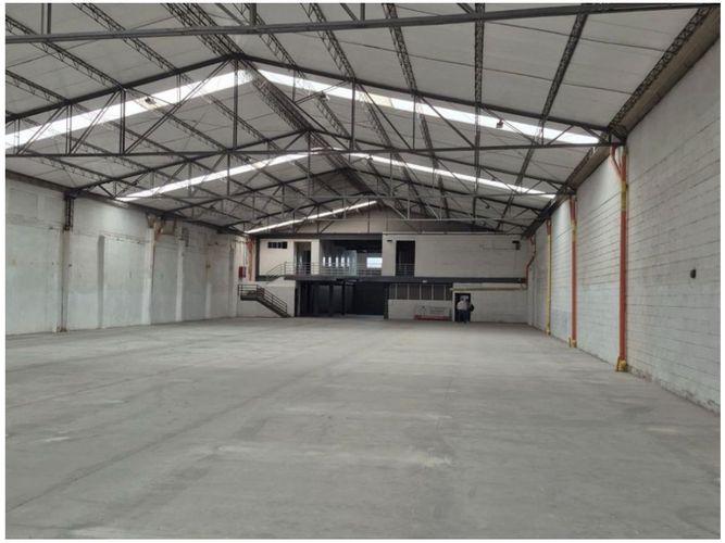 Bodega en venta en San Juan Bautista, Itagüí, 2030 m² · foto 2 de 7