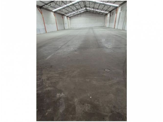Bodega en venta en San Juan Bautista, Itagüí, 2030 m² · foto 3 de 7