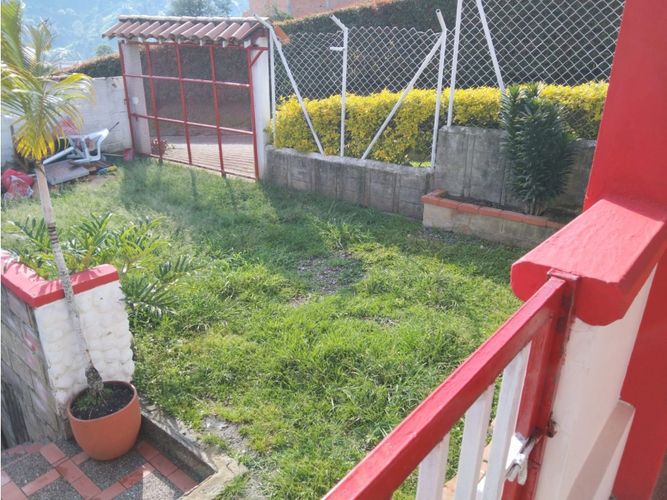 Casa de 6 alcobas en venta en Cabecera Urbana San Cristobal, Medellín, 500 m² · foto 2 de 24