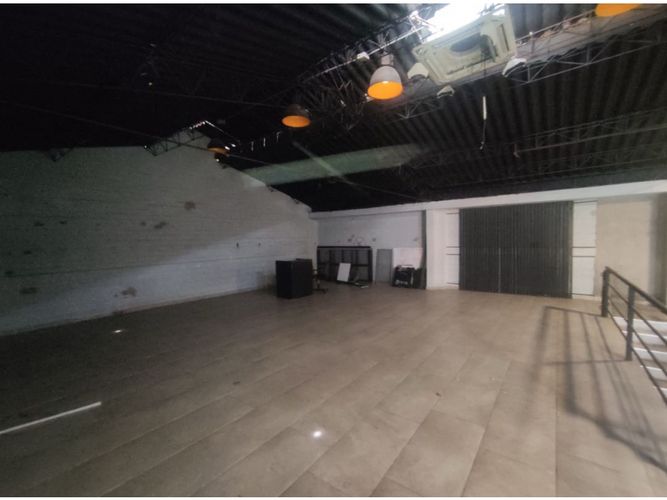 Bodega en arriendo en Laureles, Medellín, 300 m² · foto 2 de 10