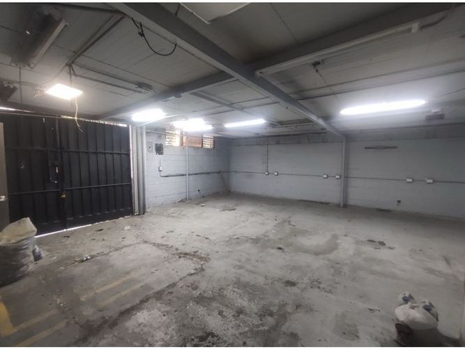 Bodega en arriendo en Laureles, Medellín, 300 m² · foto 3 de 10