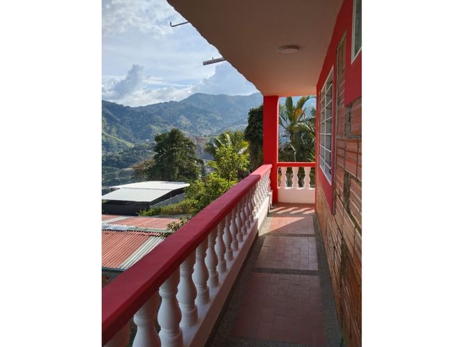 Casa de 6 alcobas en venta en Cabecera Urbana San Cristobal, Medellín, 500 m² · foto 18 de 24