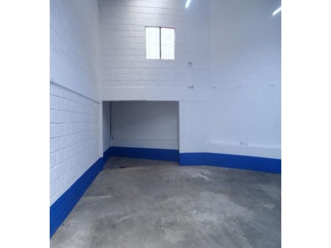 Bodega en venta en Zona Industrial No. 3, Itagüí, 260 m² · foto 3 de 5
